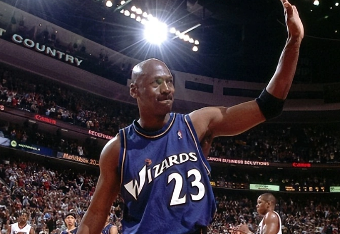 NBA史上最奇葩的7大退役原因，伯德太“抠门”，一人害怕坐飞机