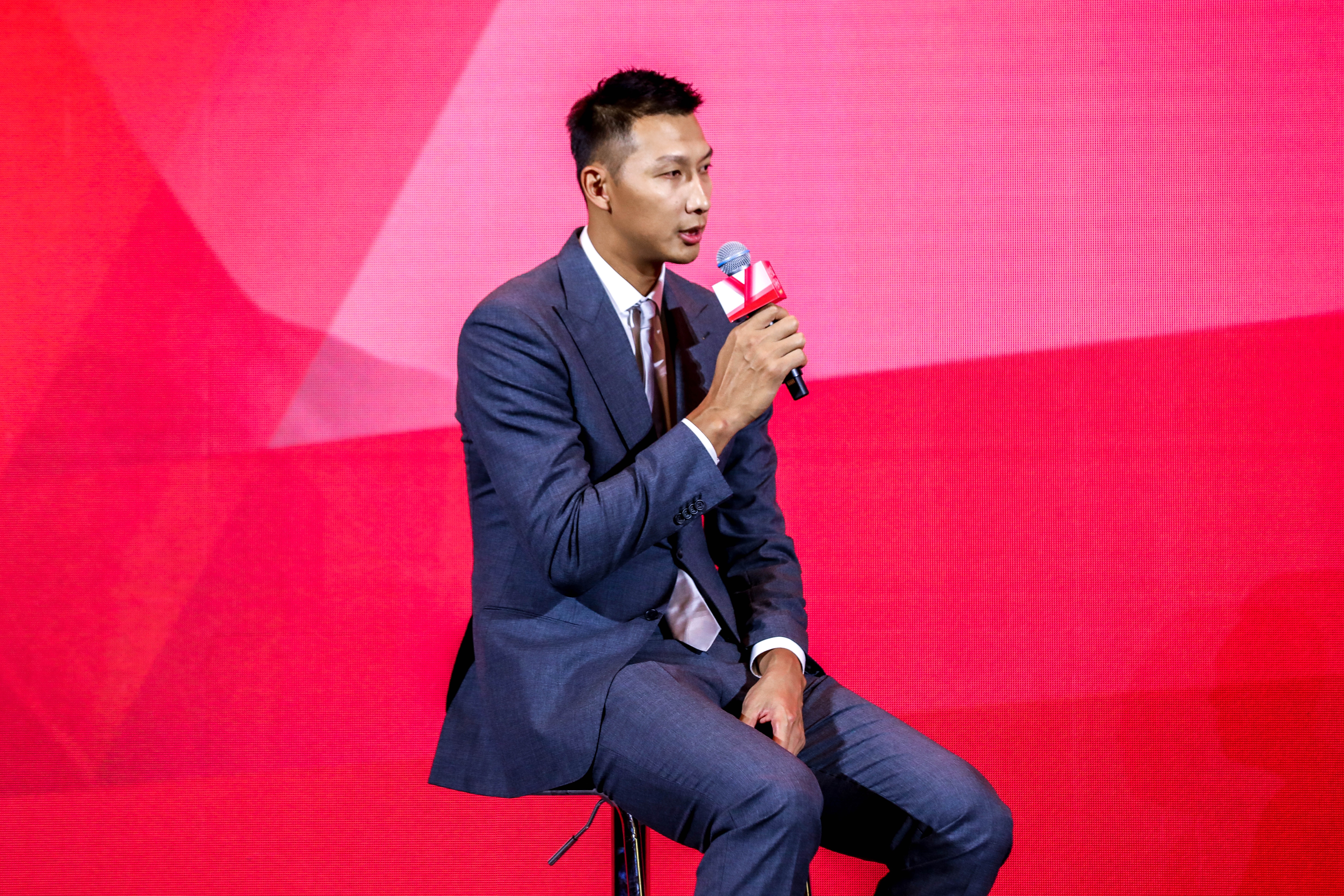 ?CBA30年系列片！明晚央视《篮球公园》节目将播出易建联专访