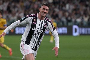 都体：曼联对弗拉霍维奇重燃兴趣，想让他带带霍伊伦和齐尔克泽