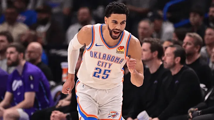 世俱杯夺冠赔率-阿杰伊-米切尔半场11中8，三分2中2得到18分3篮板2助攻2抢断